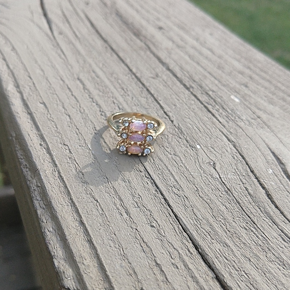 Opaline Vintage Avon ring 1987